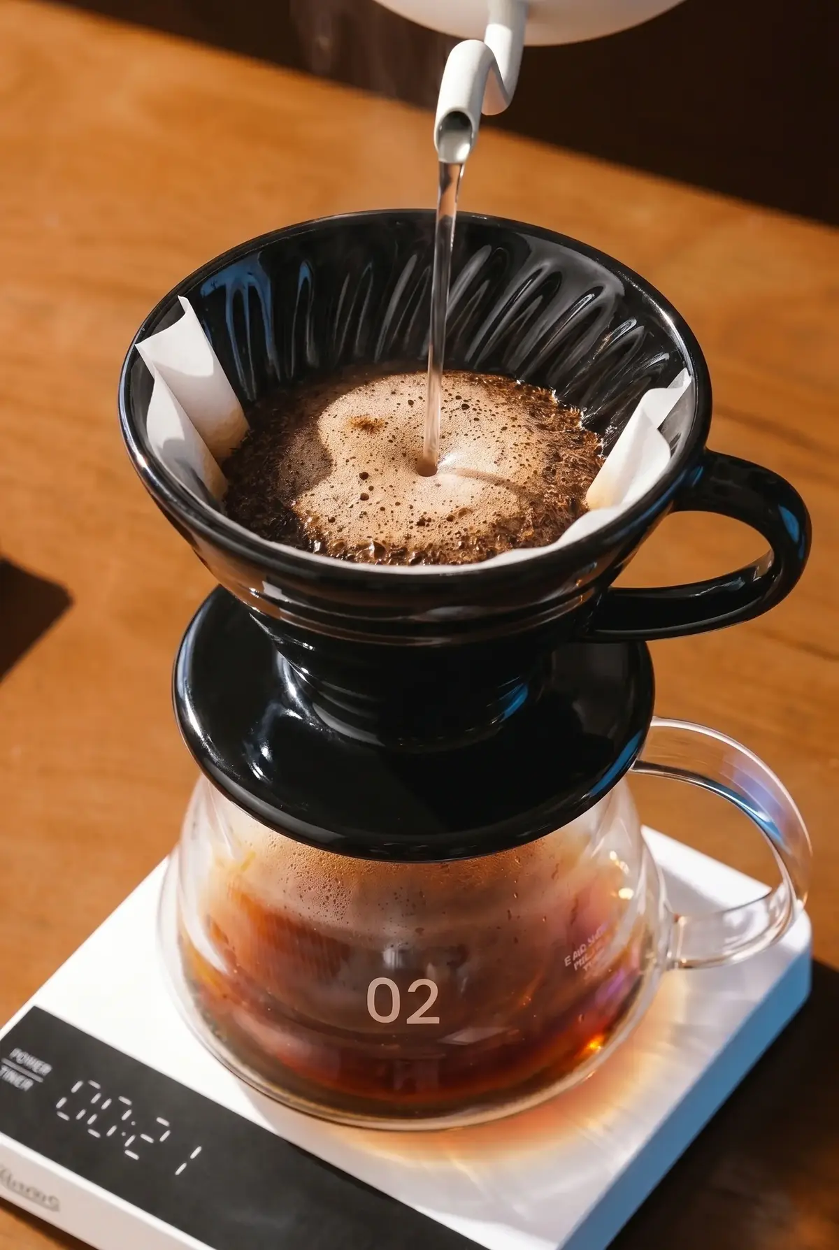 V60 02 Siyah Kahve Sürahi Seti - 500 ml Cam Demlik ve Seramik Dripper