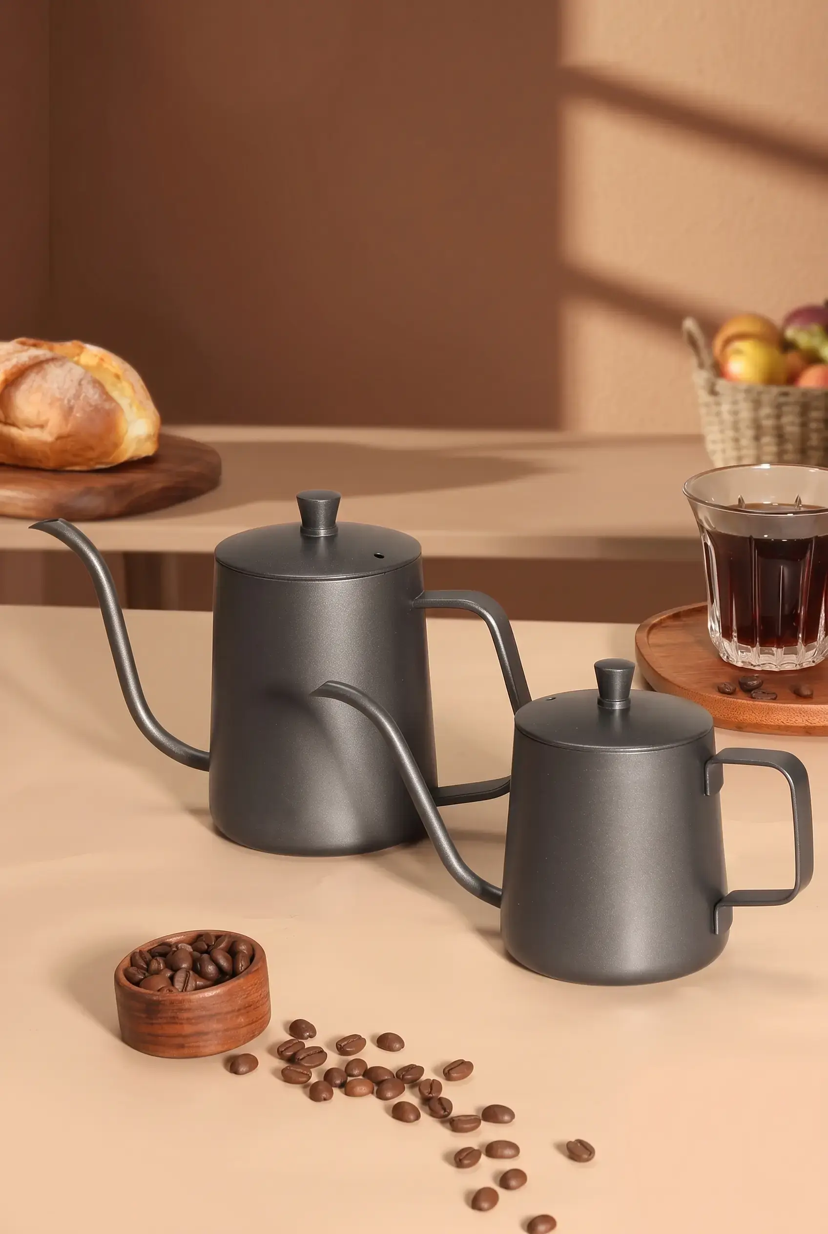 600 ml Kapaklı Siyah Barista Kettle - İnce Uçlu Kahve Demleme İbriği