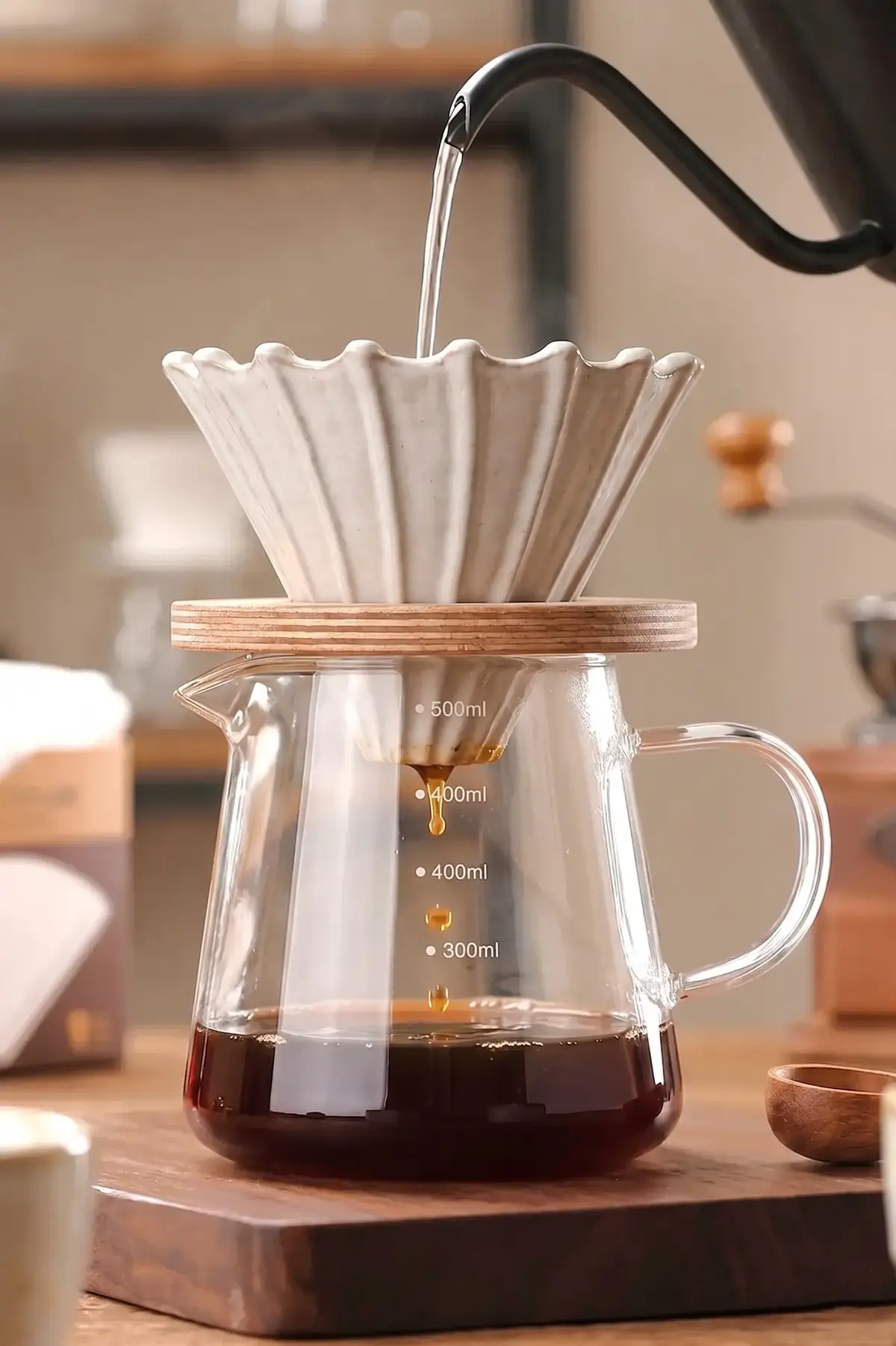 Beyaz V60 02 Seramik Dripper Kahve Demleme Ekipmanı