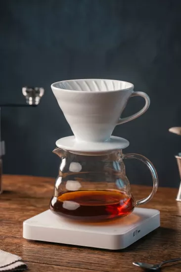 V60 02 Beyaz Kahve Sürahi Seti 500 ml Cam Demlik ve Dripper