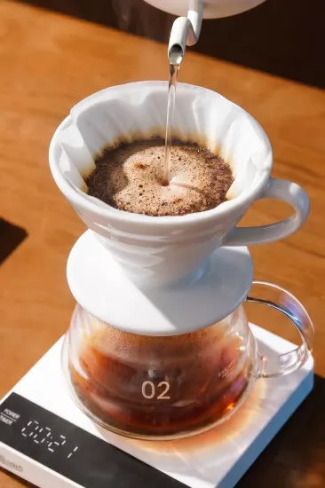 V60 02 Beyaz Kahve Sürahi Seti 500 ml Cam Demlik ve Dripper